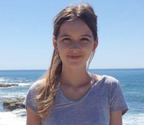 Κολυμπούσε με ένα χέρι για να σώσει τη ζωή της (vid) Κολυμπούσε με ένα χέρι για να σώσει τη ζωή της (vid)