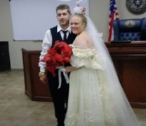 Νεόνυμφοι σκοτώθηκαν σε τροχαίο λίγα μόλις λεπτά μετά το γάμο τους Νεόνυμφοι σκοτώθηκαν σε τροχαίο λίγα μόλις λεπτά μετά το γάμο τους