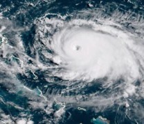 Μπαχάμες: Στην κατηγορία 5 ο τυφώνας Ντόριαν με ανέμους 354 χλμ/ώρα (vid)