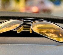 Δεν βοηθούν στη νυχτερινή οδήγηση τα κίτρινα γυαλιά Δεν βοηθούν στη νυχτερινή οδήγηση τα κίτρινα γυαλιά