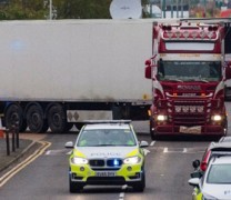 Σε Κινέζους ανήκουν τα 39 πτώματα της νταλίκας του θανάτου (vid) Σε Κινέζους ανήκουν τα 39 πτώματα της νταλίκας του θανάτου (vid)