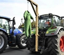 Γερμανία: Χιλιάδες αγρότες διαδήλωσαν με τρακτέρ (vid) Γερμανία: Χιλιάδες αγρότες διαδήλωσαν με τρακτέρ (vid)