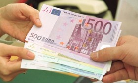 Σε λογαριασμούς, ενοίκια και φόρους «χάνεται» το 80% των εισοδημάτων Σε λογαριασμούς, ενοίκια και φόρους «χάνεται» το 80% των εισοδημάτων