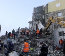 Πάνω από 50 οι νεκροί από τον σεισμό στην Αλβανία (vid)