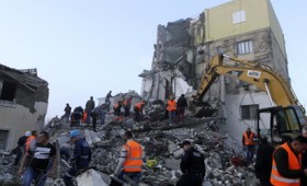 Πάνω από 50 οι νεκροί από τον σεισμό στην Αλβανία (vid) Πάνω από 50 οι νεκροί από τον σεισμό στην Αλβανία (vid)