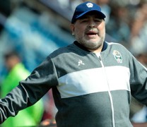 Ντιέγκο Μαραντόνα: «Με απήγαγαν εξωγήινοι» (vid) Ντιέγκο Μαραντόνα: «Με απήγαγαν εξωγήινοι» (vid)