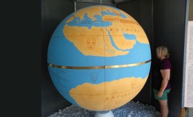 Η Υδρόγειος Σφαίρα του Κράτη σε φυσικό μέγεθος στην Ολυμπία Η Υδρόγειος Σφαίρα του Κράτη σε φυσικό μέγεθος στην Ολυμπία