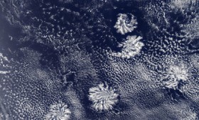 Μυστηριώδεις «ρόδακες» στον ουρανό της Γης (vid) Μυστηριώδεις «ρόδακες» στον ουρανό της Γης (vid)