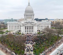 Διαδήλωση στο Ουισκόνσιν κατά του lockdown (vid) Διαδήλωση στο Ουισκόνσιν κατά του lockdown (vid)