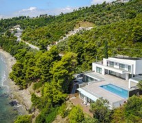 Μειώθηκαν κατά 50% οι ξένες επενδύσεις σε ακίνητα Μειώθηκαν κατά 50% οι ξένες επενδύσεις σε ακίνητα