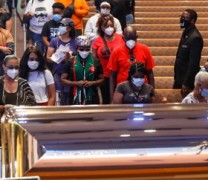 Χιλιάδες άνθρωποι απότισαν φόρο τιμής στον Τζορτζ Φλόιντ στο Χιούστον (vid) Χιλιάδες άνθρωποι απότισαν φόρο τιμής στον Τζορτζ Φλόιντ στο Χιούστον (vid)