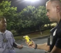 Η ζωή στην Αμερική αξίζει όσο τρεις σφαίρες (vid) Η ζωή στην Αμερική αξίζει όσο τρεις σφαίρες (vid)