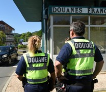 Κορονοϊός: Η Γαλλία ίσως κλείσει τα σύνορά της με την Ισπανία (vid) Κορονοϊός: Η Γαλλία ίσως κλείσει τα σύνορά της με την Ισπανία (vid)