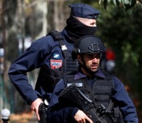 Επίθεση με μαχαίρι κοντά στα πρώην γραφεία του περιοδικού Charlie Hebdo Επίθεση με μαχαίρι κοντά στα πρώην γραφεία του περιοδικού Charlie Hebdo