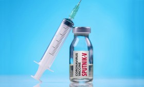 Το εμβόλιο Sputnik-V φέρνει αδυναμία και πυρετό
