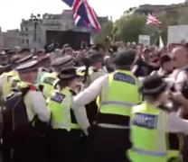 Διαδηλώσεις στο Λονδίνο κατά του Covid-19 (vid) Διαδηλώσεις στο Λονδίνο κατά του Covid-19 (vid)