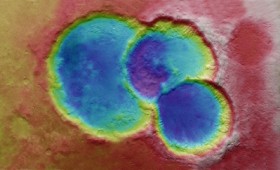 Έναν σπάνιο τριπλό κρατήρα στον Άρη φωτογράφισε το Mars Express (vid)