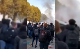 Covid-19: Συγκρούσεις μαθητών και αστυνομίας στους δρόμους του Παρισιού Covid-19: Συγκρούσεις μαθητών και αστυνομίας στους δρόμους του Παρισιού