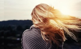 Η μοναξιά είναι μεγαλύτερη στις νεαρές ηλικίες Η μοναξιά είναι μεγαλύτερη στις νεαρές ηλικίες