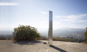 Εμφανίστηκε και τρίτος μονόλιθος, αυτή τη φορά στην Καλιφόρνια! (vid) Εμφανίστηκε και τρίτος μονόλιθος, αυτή τη φορά στην Καλιφόρνια! (vid)