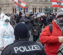 Covid-19: Δέκα χιλιάδες Βιεννέζοι διαδηλώνουν κατά των περιορισμών (vid) Covid-19: Δέκα χιλιάδες Βιεννέζοι διαδηλώνουν κατά των περιορισμών (vid)