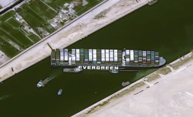 Video: Η Διώρυγα του Σουέζ συνεχίζει να είναι κλειστή Video: Η Διώρυγα του Σουέζ συνεχίζει να είναι κλειστή