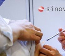 Τρία άτομα πέθαναν από το εμβόλιο της Sinovac