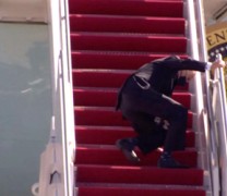 Τζο Μπάιντεν: Του ευχήθηκε καλή υγεία ο Πούτιν κι έπεσε τρεις φορές κάτω (vid) Τζο Μπάιντεν: Του ευχήθηκε καλή υγεία ο Πούτιν κι έπεσε τρεις φορές κάτω (vid)