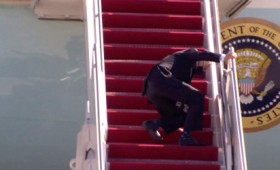 Τζο Μπάιντεν: Του ευχήθηκε καλή υγεία ο Πούτιν κι έπεσε τρεις φορές κάτω (vid) Τζο Μπάιντεν: Του ευχήθηκε καλή υγεία ο Πούτιν κι έπεσε τρεις φορές κάτω (vid)