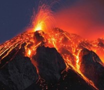 Έκρηξη φονικού ηφαιστείου αναγκάζει χιλιάδες να φύγουν για να σωθούν (vid)