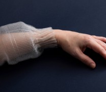 MIT: Ψηφιακές ίνες που μπορούν να αποθηκεύουν αρχεία στα ρούχα μας MIT: Ψηφιακές ίνες που μπορούν να αποθηκεύουν αρχεία στα ρούχα μας