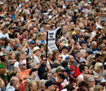 Διαδήλωση Λονδίνου κατά εμβολίων: «Στους γιατρούς αξίζουν δίκες Νυρεμβέργης» Διαδήλωση Λονδίνου κατά εμβολίων: «Στους γιατρούς αξίζουν δίκες Νυρεμβέργης»