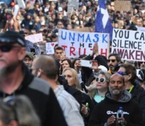 Μαχητικές διαδηλώσεις κατά του lockdown στο Σίδνεϊ και τη Μελβούρνη (vid)