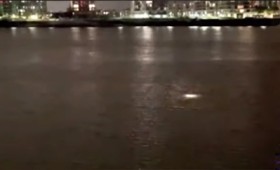 Μυστηριώδες φως κάτω από τον Τάμεση (vid) Μυστηριώδες φως κάτω από τον Τάμεση (vid)