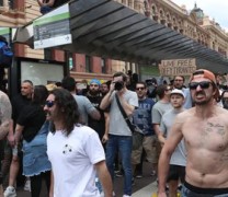 Οι Αυστραλοί εξεγείρονται σε Σίδνεϊ και Μελβούρνη κατά της χούντας του κορονοϊού (pics+vid)