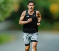 ΒΙΝΤΕΟ – Ο Έλληνας υπερμαραθωνοδρόμος Ντιν (Κωνσταντίνος) Καρνάζης ΒΙΝΤΕΟ – Ο Έλληνας υπερμαραθωνοδρόμος Ντιν (Κωνσταντίνος) Καρνάζης