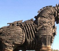 Αρχαιολόγοι ισχυρίζονται ότι ανακάλυψαν στην Τροία τον Δούρειο Ίππο (vid) Αρχαιολόγοι ισχυρίζονται ότι ανακάλυψαν στην Τροία τον Δούρειο Ίππο (vid)