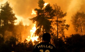 H Ελλάδα στις φλόγες: Τραγωδία χωρίς τέλος (vid)
