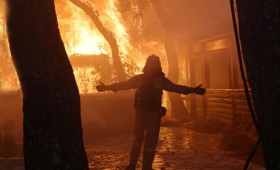 Πύρινος εφιάλτης σε Αττική, Εύβοια και Ηλεία με έναν νεκρό στην Ιπποκράτειο Πολιτεία (vid) Πύρινος εφιάλτης σε Αττική, Εύβοια και Ηλεία με έναν νεκρό στην Ιπποκράτειο Πολιτεία (vid)