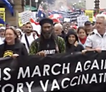 «Δεν είμαστε ποντίκια»: Διαδηλώσεις κατά του υποχρεωτικού εμβολιασμού