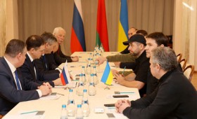 Στο τραπέζι των διαπραγματεύσεων Ρωσία και Ουκρανία (video)