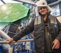 Ο Brian May των Queen φωτογραφίζει ένα εξωγήινο αγρογλυφικό (vid) Ο Brian May των Queen φωτογραφίζει ένα εξωγήινο αγρογλυφικό (vid)