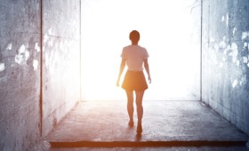 Μια γυναίκα που έζησε μια επιθανάτια εμπειρία, ανυπομονεί να γυρίσει πίσω Μια γυναίκα που έζησε μια επιθανάτια εμπειρία, ανυπομονεί να γυρίσει πίσω