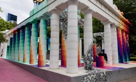 Temple of Boom: Ένας φόρος τιμής στον Παρθενώνα στην καρδιά της Μελβούρνης Temple of Boom: Ένας φόρος τιμής στον Παρθενώνα στην καρδιά της Μελβούρνης