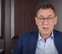 Ο Μπουρλά κατηγορείται ότι έδωσε ψευδή στοιχεία σχετικά με την ασφάλεια των εμβολίων Covid (vid) Ο Μπουρλά κατηγορείται ότι έδωσε ψευδή στοιχεία σχετικά με την ασφάλεια των εμβολίων Covid (vid)