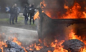 Στα πρόθυρα εμφυλίου πολέμου: Η Γαλλία καίγεται, ο Μακρόν πέφτει (vid)