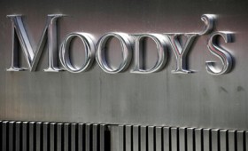 Κατάρρευση τραπεζών: Ο Moody’s υποβάθμισε όλες τις τράπεζες των ΗΠΑ (vid)