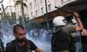 Έγκλημα Τεμπών: Οι ροπαλοφόροι της ΝΔ κατά των οργισμένων πολιτών (vid) Έγκλημα Τεμπών: Οι ροπαλοφόροι της ΝΔ κατά των οργισμένων πολιτών (vid)