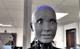 Ameca: το ρομπότ που μιλά όλες τις γλώσσες του κόσμου σε ένα ανατριχιαστικό βίντεο