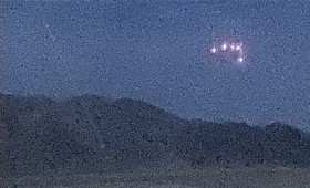 Τριγωνικό UFO επισκέπτεται στρατιωτική βάση στην Καλιφόρνια (vid)